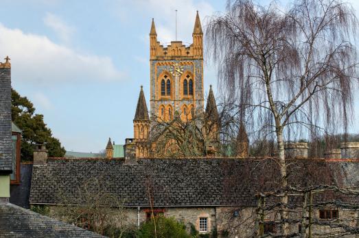 DevonBUCKFASTLEIGHBuckfastAbbey(alisondayCC-BY-SA2.0)1