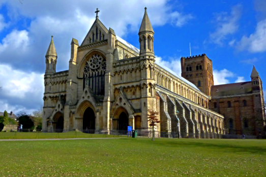 HampshireWINCHESTERWinchesterCathedral(davidmarchantCC-BY-SA3.0)1