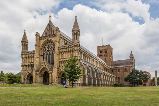 HertfordshireSTALBANSStAlbansCathedral(diliffCC-BY-SA3.0)1