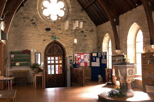 StrathclydeOBANStJohnDivineCathedral(thecarlislekidCC-BY-SA2.0)2