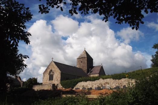AngleseyPENMONPenmonPriory(chrisandrewsCC-BY-SA2.0)1