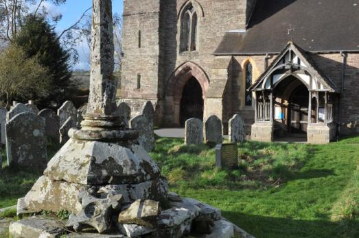 HerefordshireEWYASHAROLDStMichaelAllAngels(philiphallingCC-BY-SA2.0)1