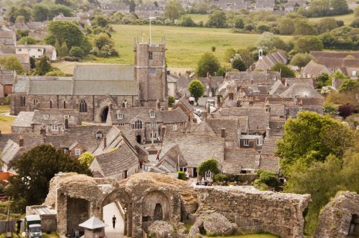 DorsetCORFECASTLEStEdward(madeleinepeddleCC-BY-2.0)1