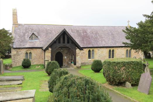 DenbighshireTREMEIRCHIONCorpusChristi(peterwoodCC-BY-SA2.0)1