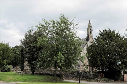 HighlandKILLEARNANParishChurch(petermooreCC-BY-SA2.0)1