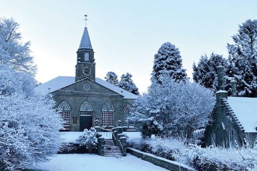 A photograph of Currie Kirk in the snow