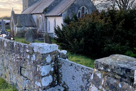 GlamorganMARCROSSHolyTrinity(AlanHughesCC-BY-SA2.0)3