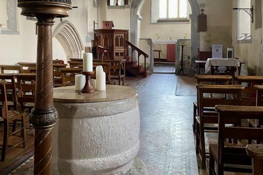 GlamorganMARCROSSHolyTrinity(AlanHughesCC-BY-SA2.0)4