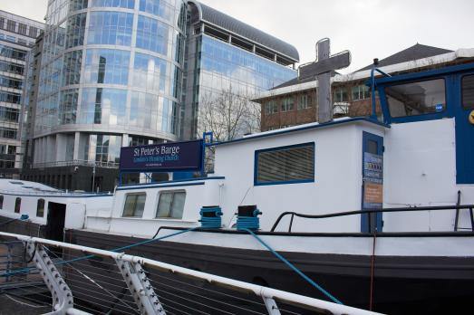 GreaterLondonCANARYWHARFStPeterBarge(TheWubCC-BY-SA4.0)1