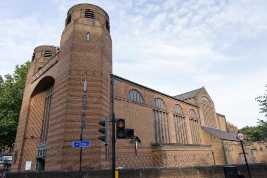 GreaterLondonDOCKHEADMostHolyTrinity(lopöcompriCC-BY-SA2.0)1