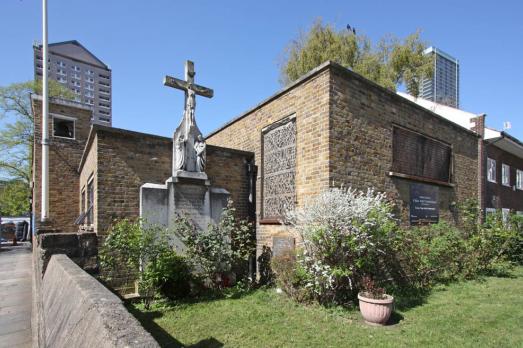 GreaterLondonMILLWALLStLuke(JohnSalmonCC-BY-SA2.0)3