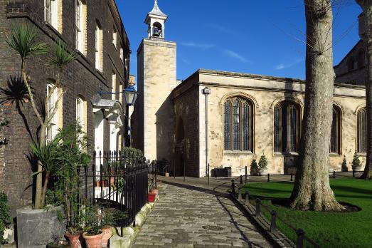 GreaterLondonTOWEROFLONDONStPeterVincula(MichaelCoppinsCC-BY-SA4.0)1