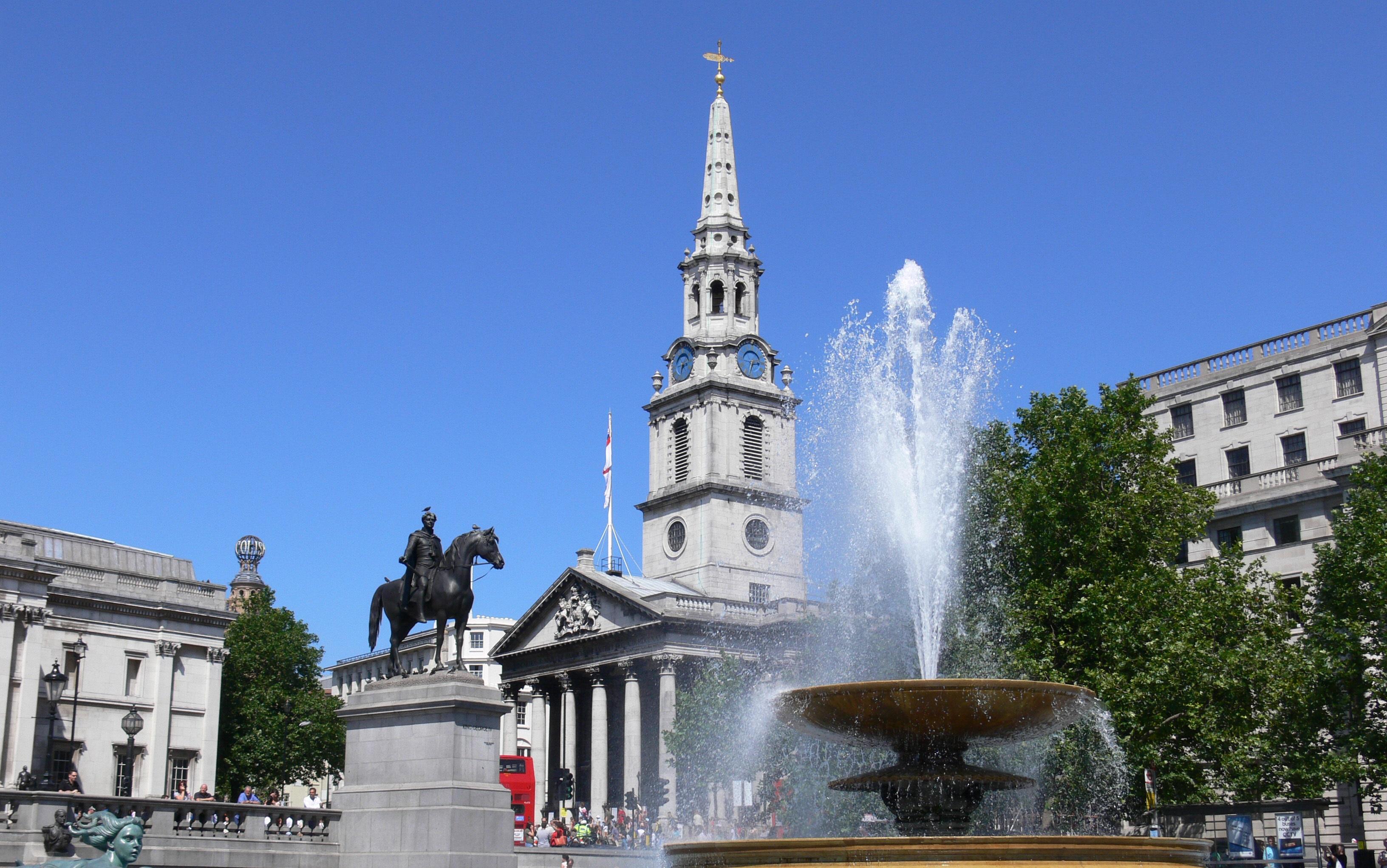 GreaterLondonTRAFALGARSQUAREStMartinFields(wikilaurentCC-BY-SA3.0)1