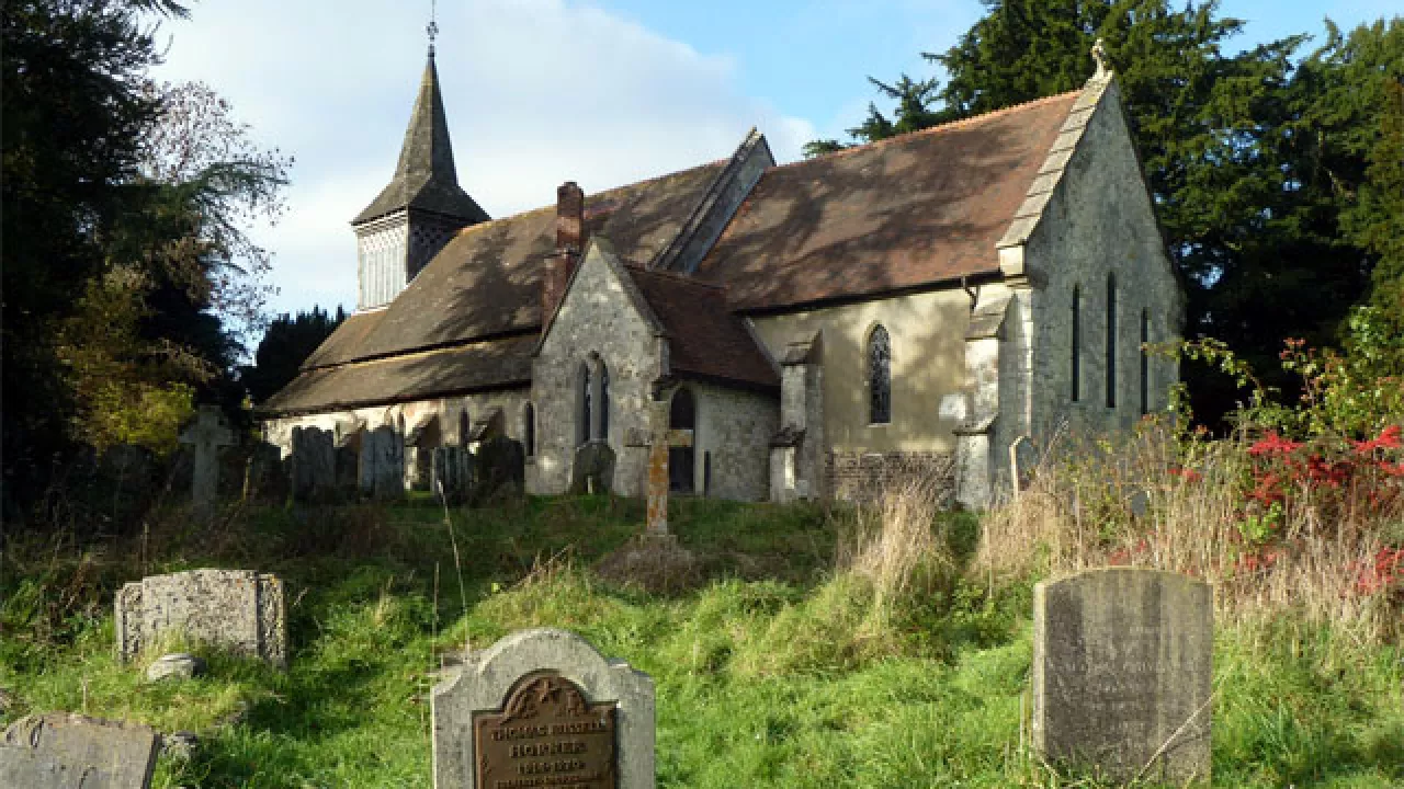 HampshireEMPSHOTTChurchHolyRood(robinwebsterCC-BY-SA2.0)2