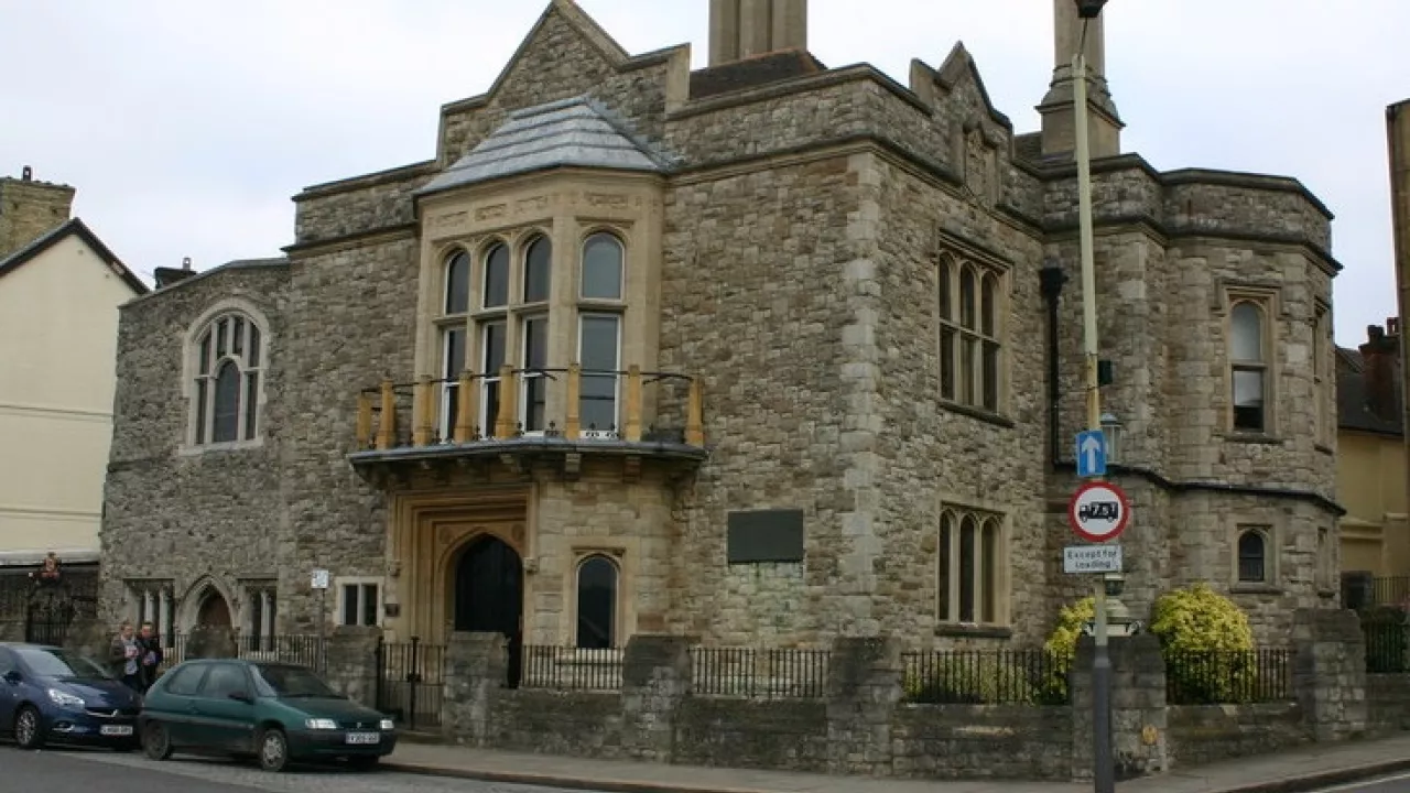 KentROCHESTERBridgeChapel(davidkempCC-BY-SA2.0)1