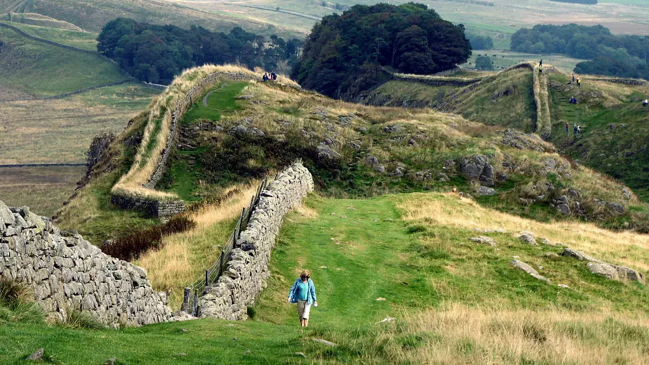 LISTHadriansWallHeader(mikebishopCC-BY-SA2.0)1