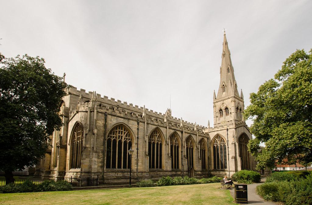 NottinghamshireNEWARKONTRENTStMaryMagdalene(julianpguffoggCC-BY-SA2.0)1