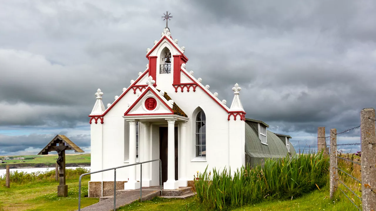OrkneyIslandsLAMBHOLMItalianChapel(michaelmaggsCC-BY-SA4.0)1