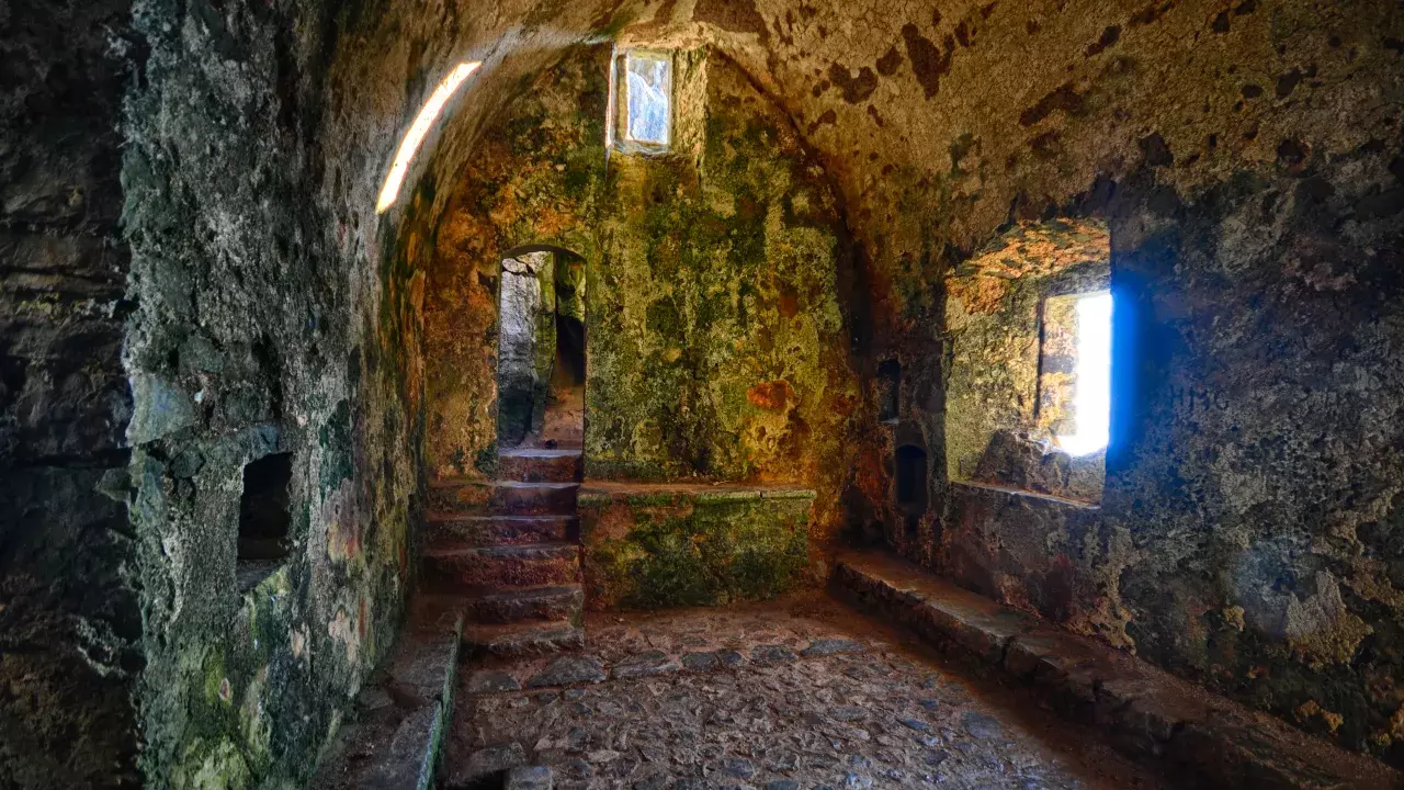 PembrokeshireBOSHERTONStGovanChapel(davidskinnerCC-BY2.0)2