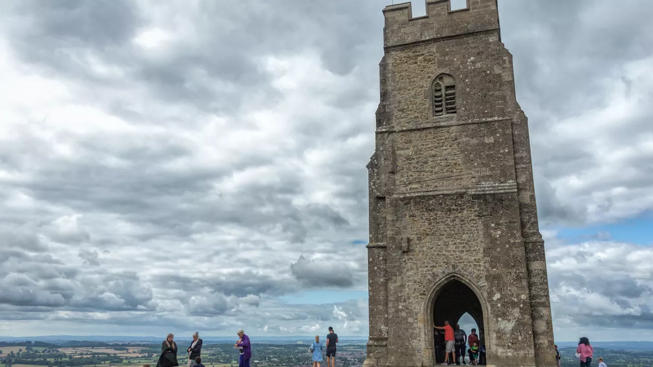 SomersetGLASTONBURYStMichaelTower(matthewknightphotographyCC-BY-SA4.0)1