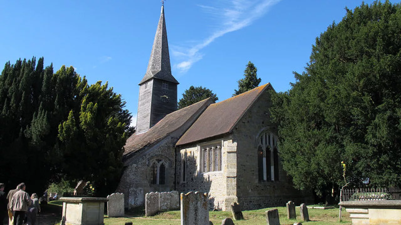 SurreyCROWHURSTStGeorge(stephencravenCC-BY-SA2.0)1