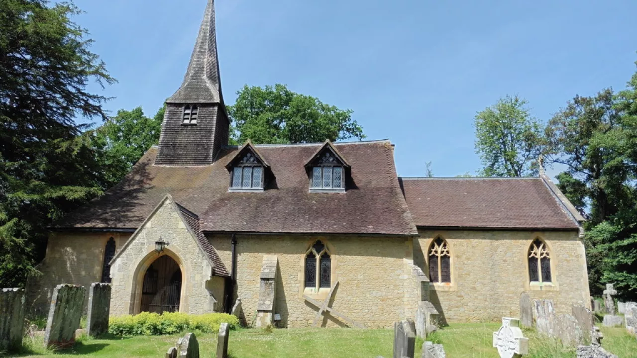 SurreyTANDRIDGEStPeter(davekellyCC-BY-SA2.0)1