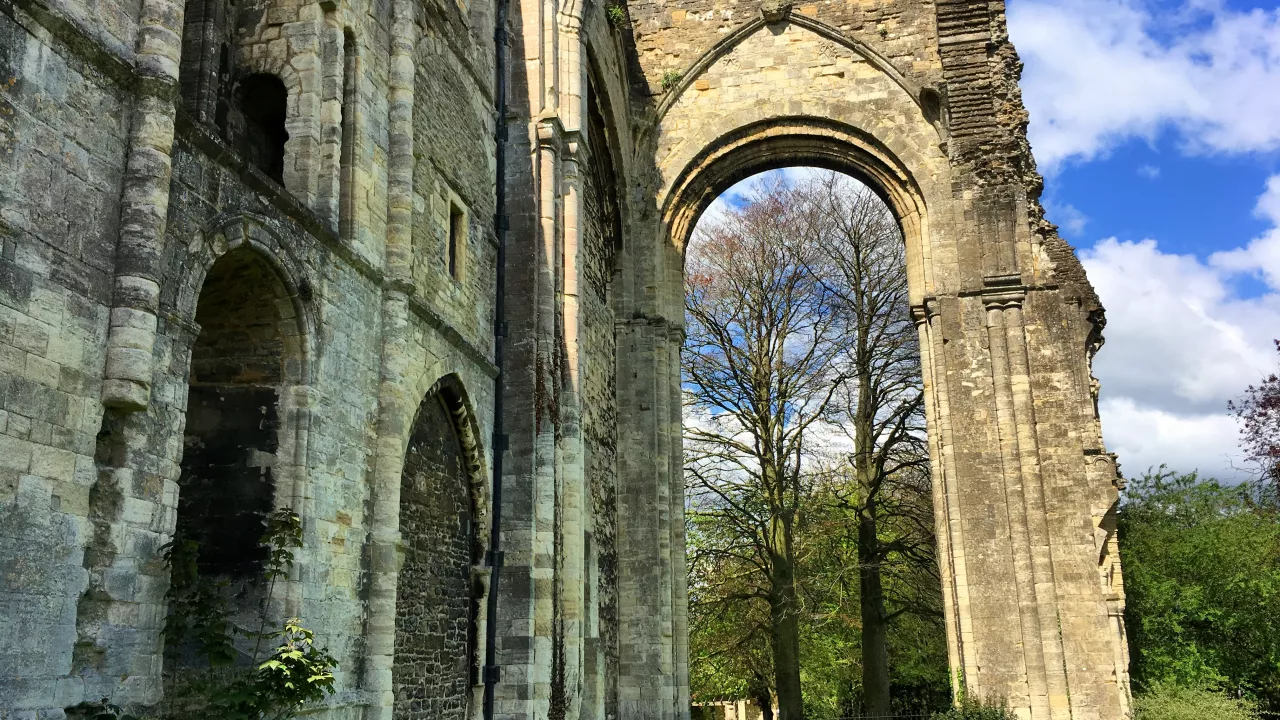 WiltshireMALMESBURYMalmesburyAbbey(timonewtonsymsCC-BY-SA2.0)1