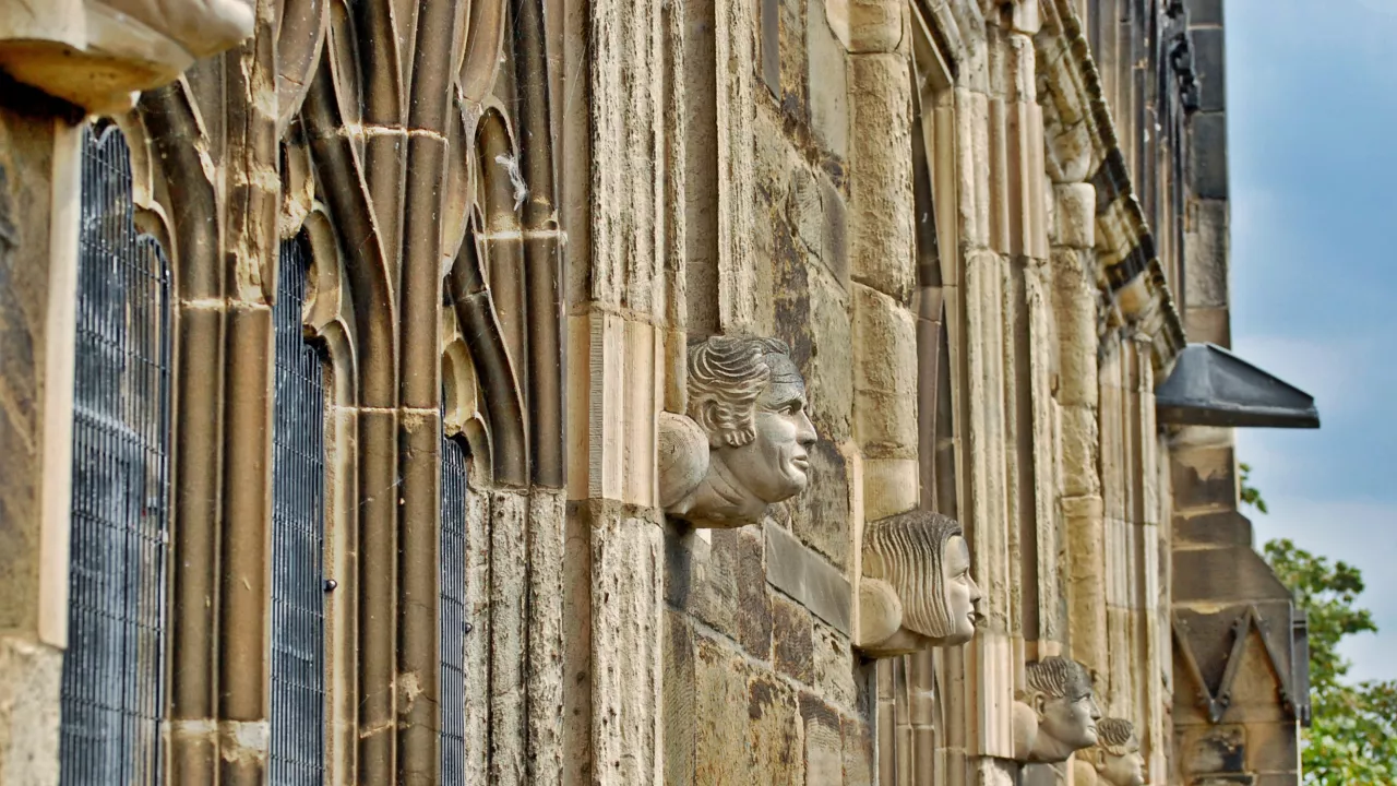 YorkshireWAKEFIELDChantryChapelStMary(itsnogameCC-BY-2.0)1