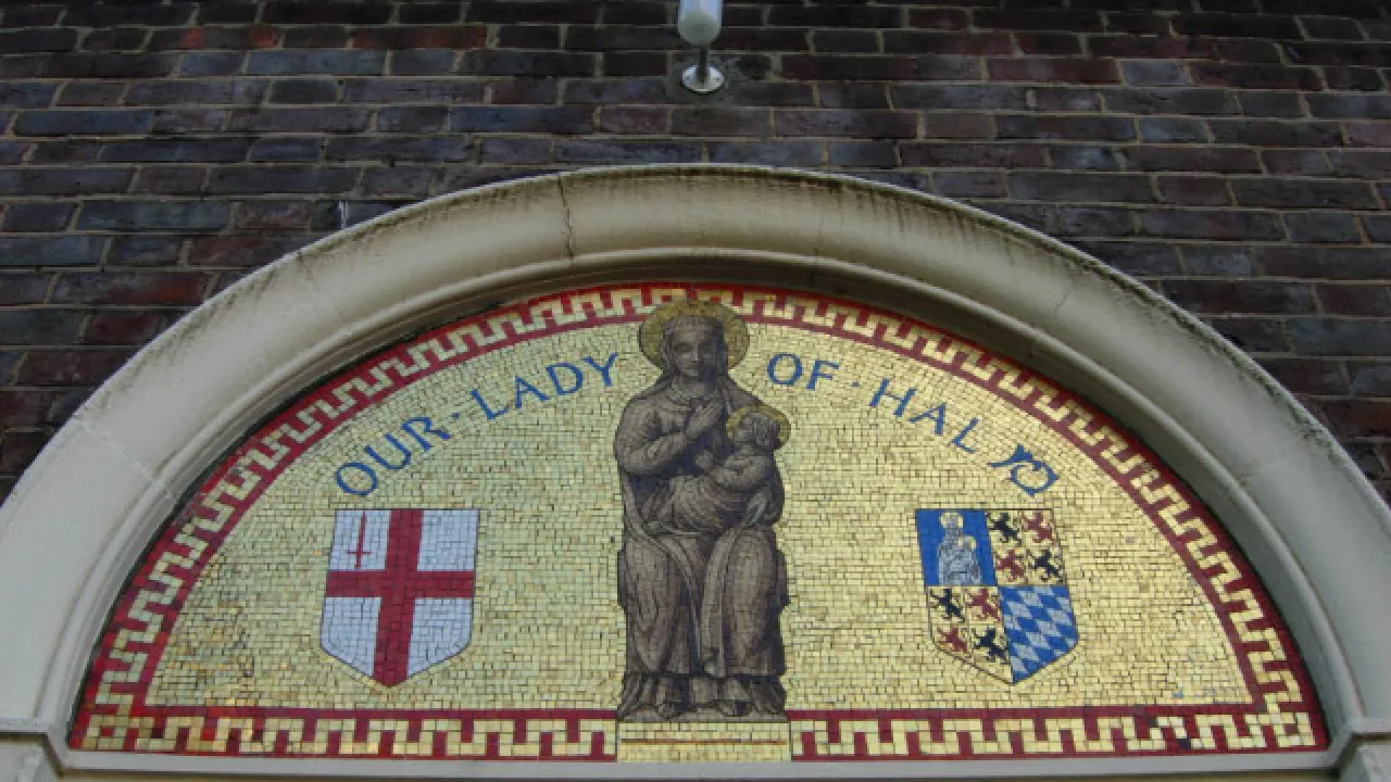 GreaterLondonCAMDENOurLadyHal(stephenmckayCC-BY-SA2.0)1