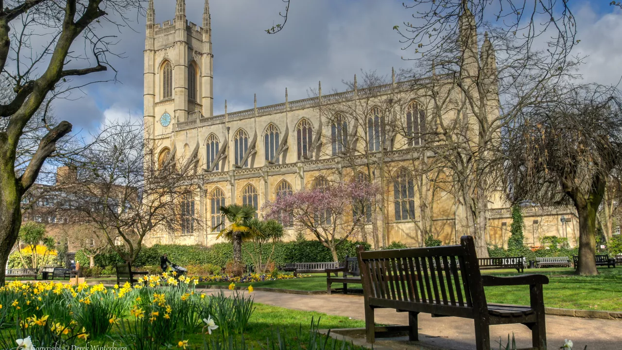 GreaterLondonCHELSEAStLuke(derekwinteburnCC-BY-ND2.0)1