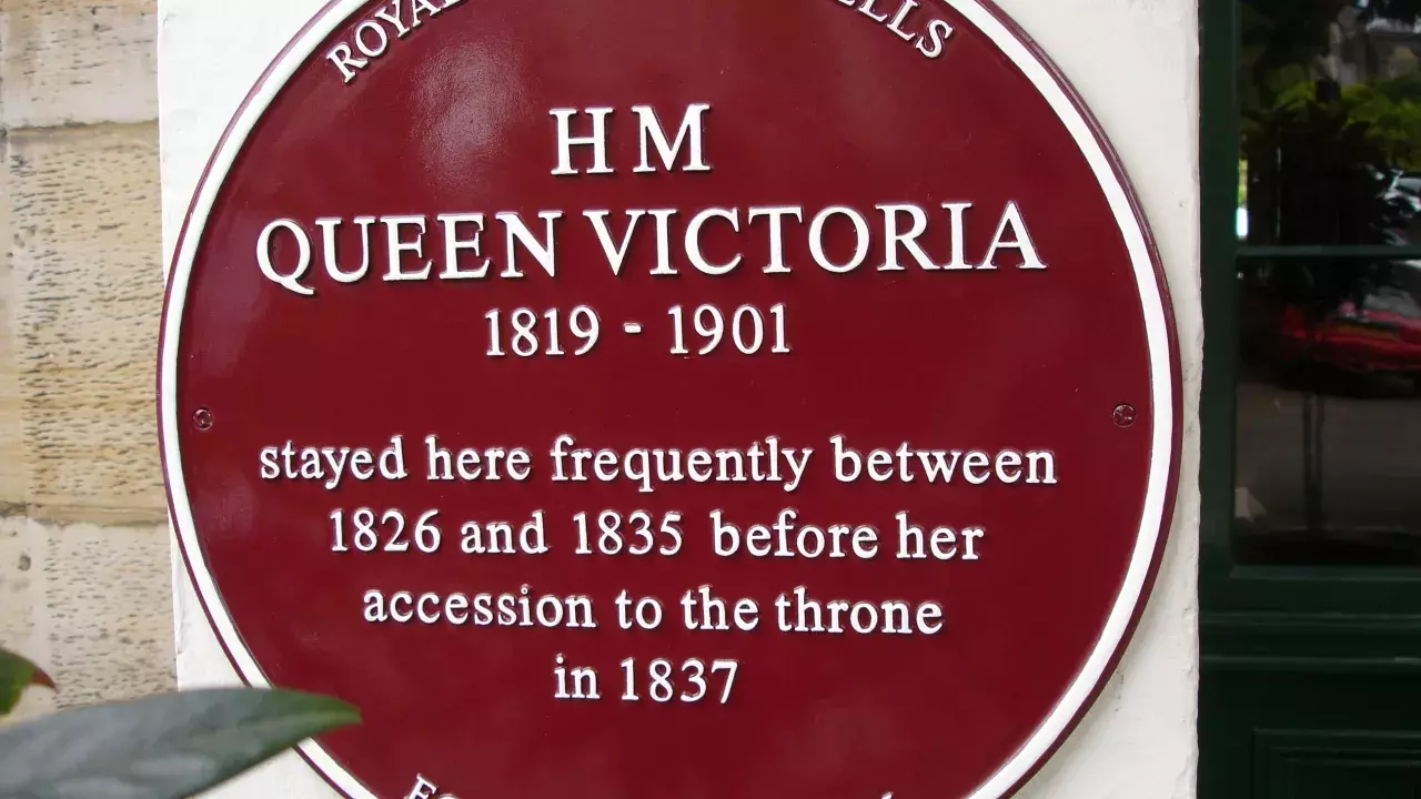 KentTUNBRIDGEWELLSKingCharlesMartyr(simonharriyottCC-BY-SA2.0)1