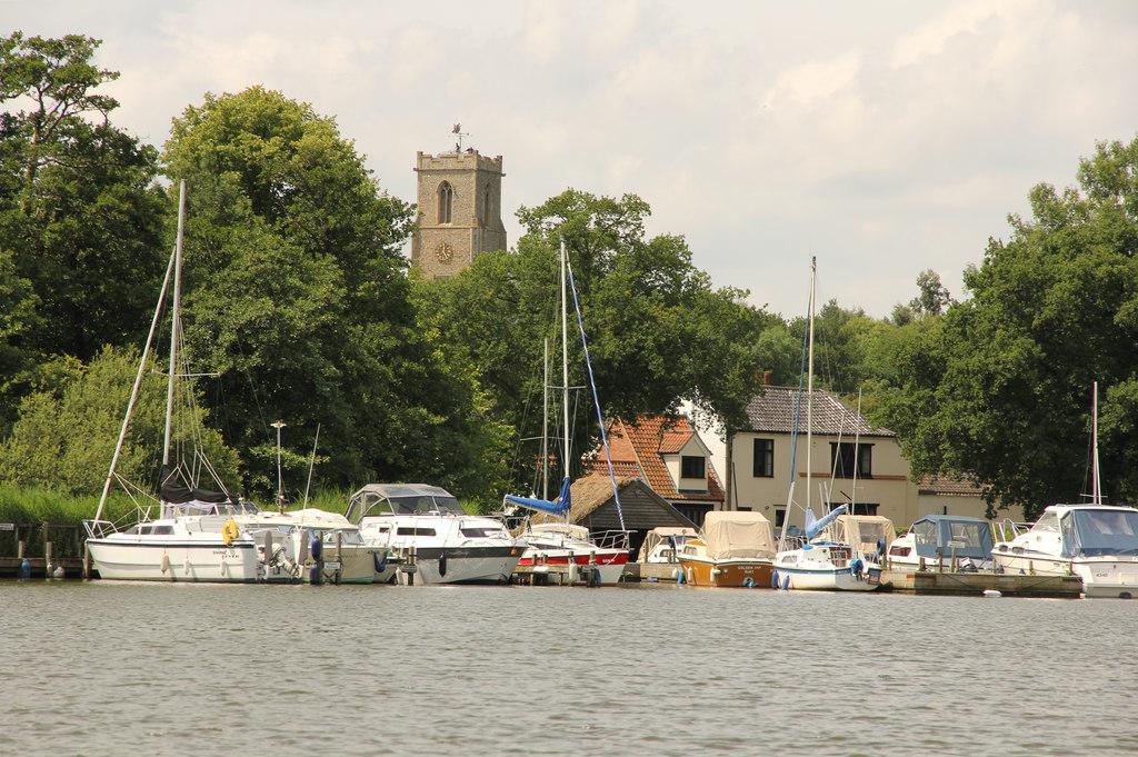 NorfolkRANWORTHStHelen(richardcroftCC-BY-SA2.0)1