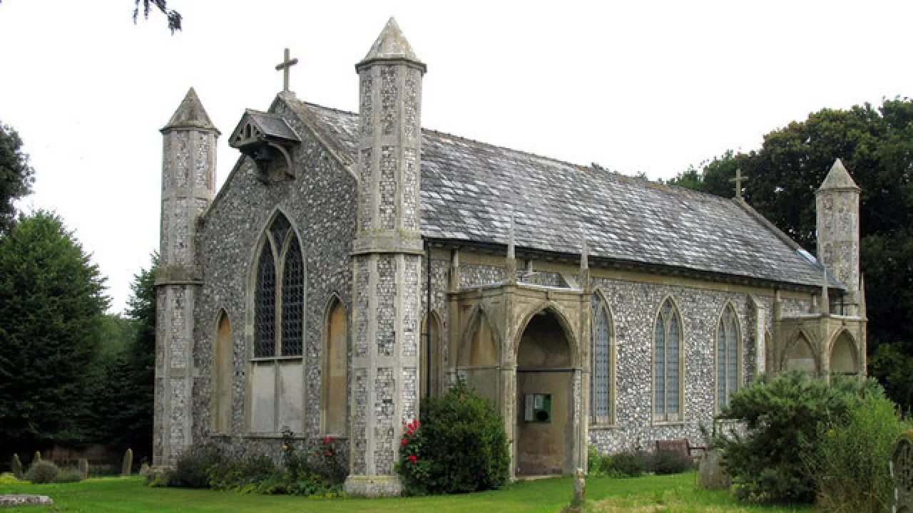 NorfolkTHORPEMARKETStMargaret(johnsalmonCC-BY-SA2.0)1