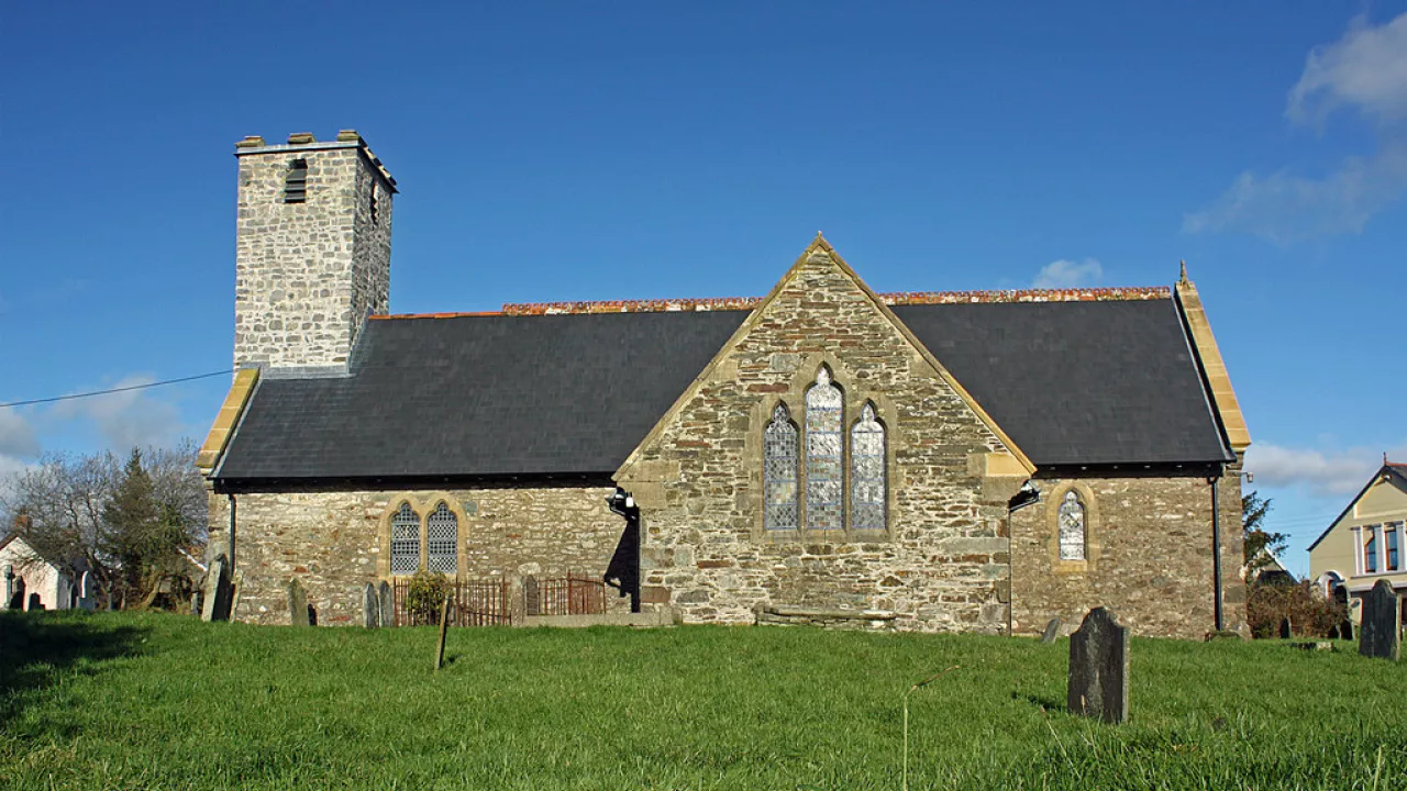PembrokeshireMAENCLOCHOGStMary(dylanmooreCC-BY-SA2.0)1