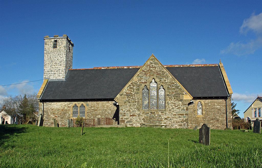 PembrokeshireMAENCLOCHOGStMary(dylanmooreCC-BY-SA2.0)1