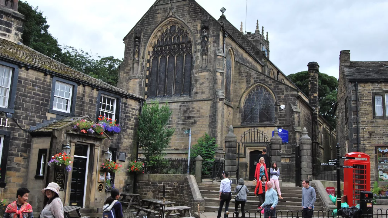 YorkshireHAWORTHStMichaelAllAngels(davidclayCC-BY-SA2.0)1