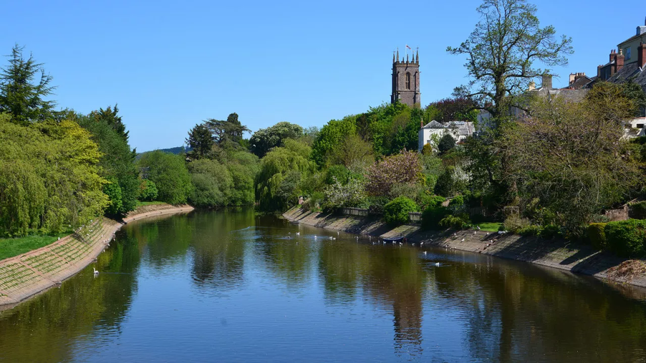 DevonTIVERTONStPeter(lewisclarkeCC-BY-SA2.0)1