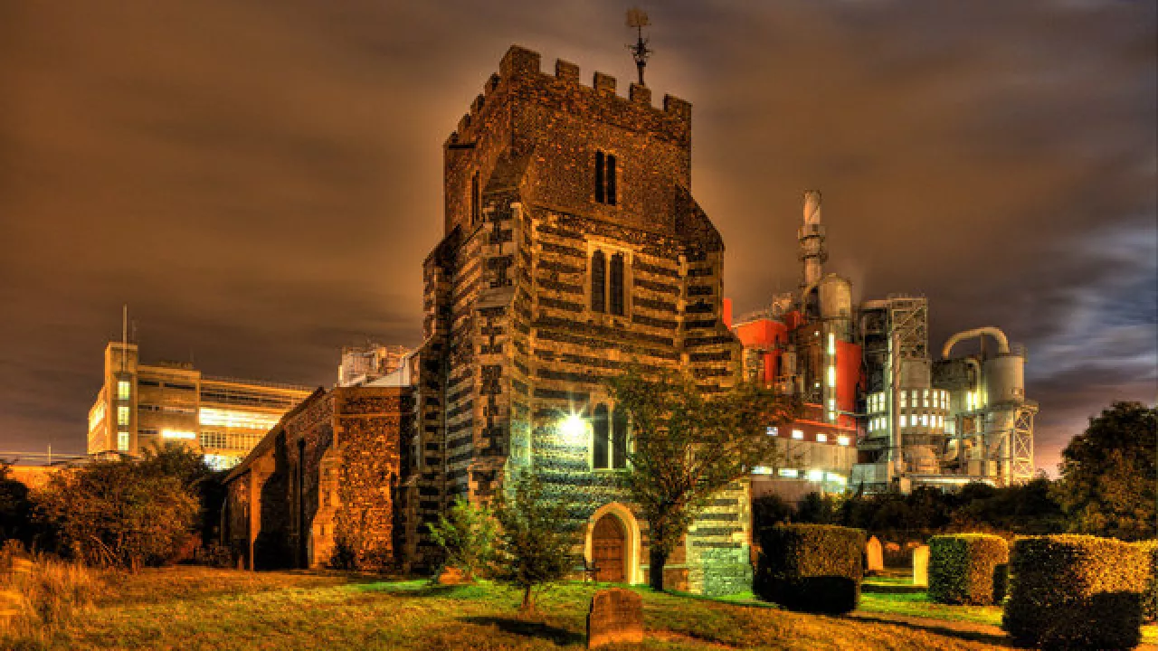 EssexWESTTHURROCKStClement(peterscrimshawCC-BY-SA2.0)1