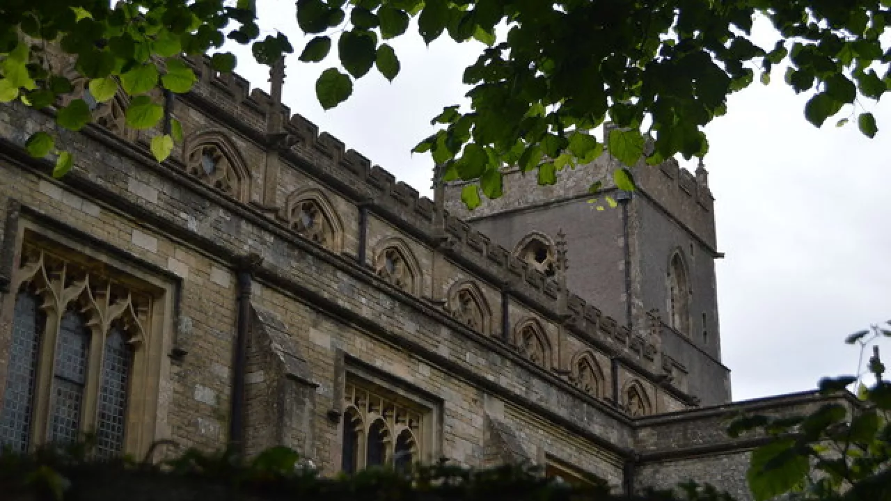 WiltshireWARMINSTERStDenys(nchadwickCC-BY-SA2.0)1