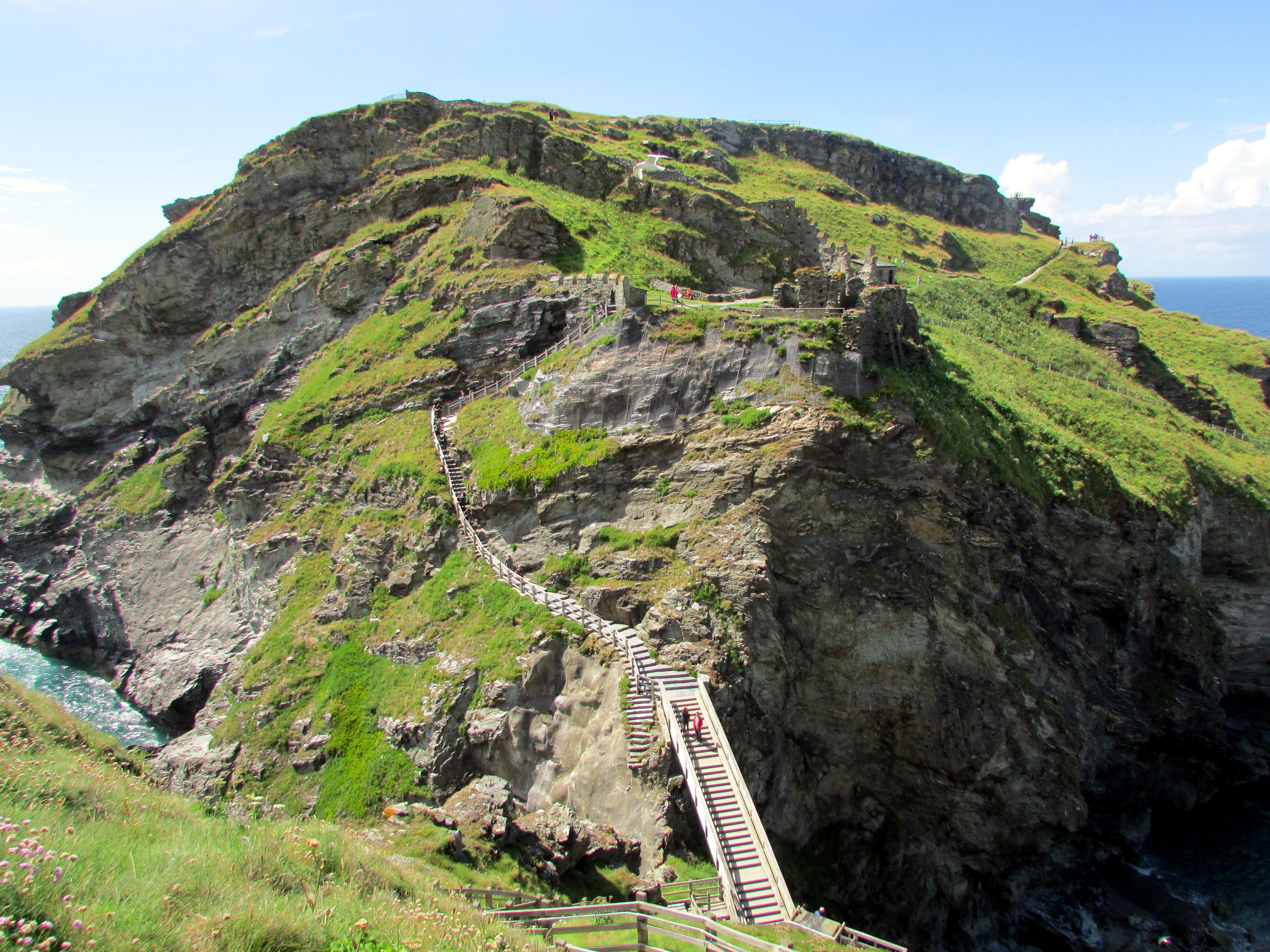 CornwallTINTAGELTintagelCastleChapel(giuseppemiloCC-BY-2.0)2