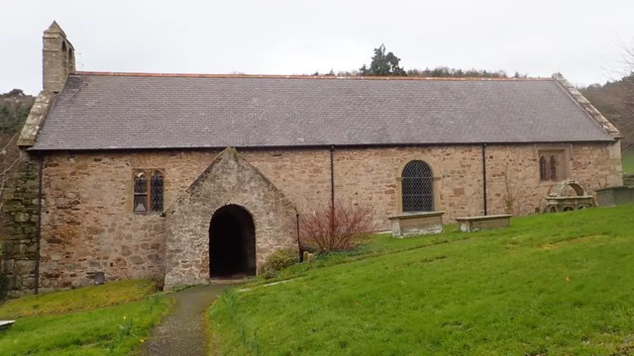 DenbighshireCWMStMaelStSulien(eirianevansCC-BY-SA2.0)1