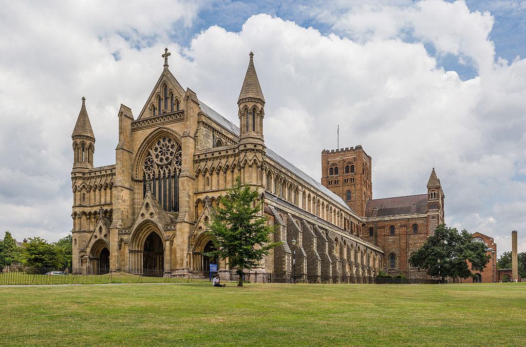 HertfordshireSTALBANSStAlbansCathedral(diliffCC-BY-SA3.0)1