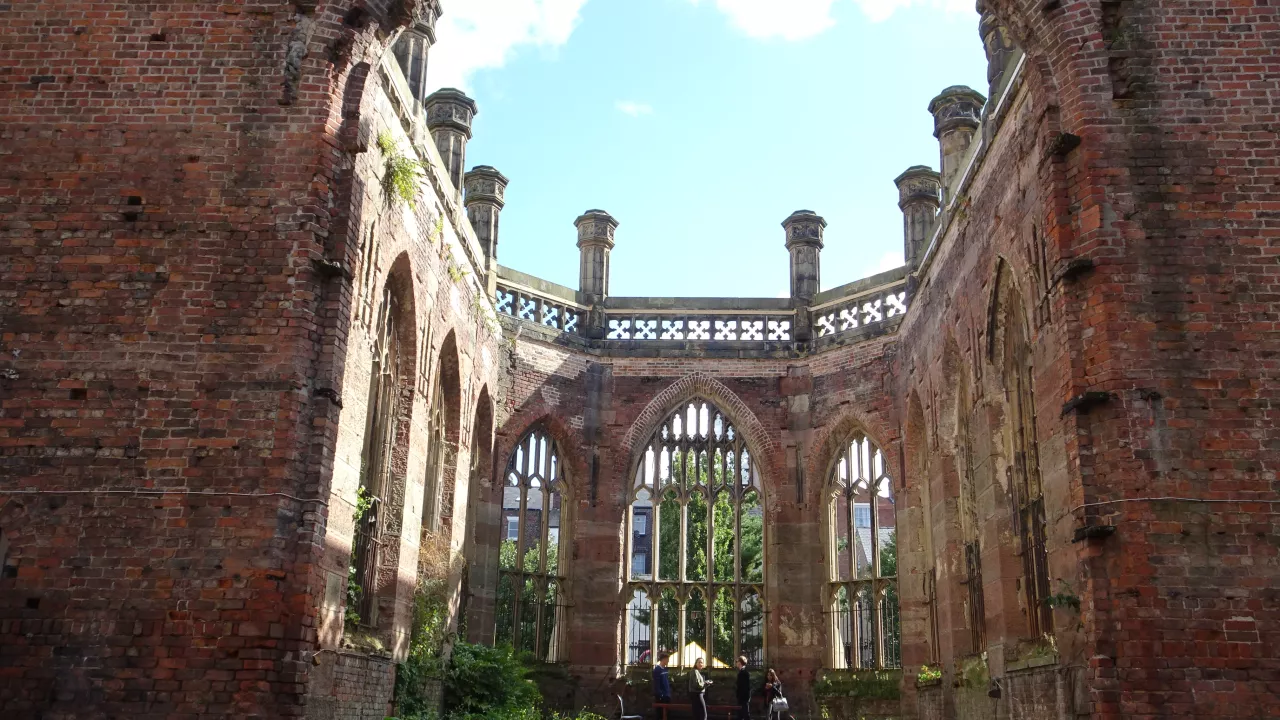 MerseysideLIVERPOOLStLuke(sharonvanderkaayCC-BY-2.0)2