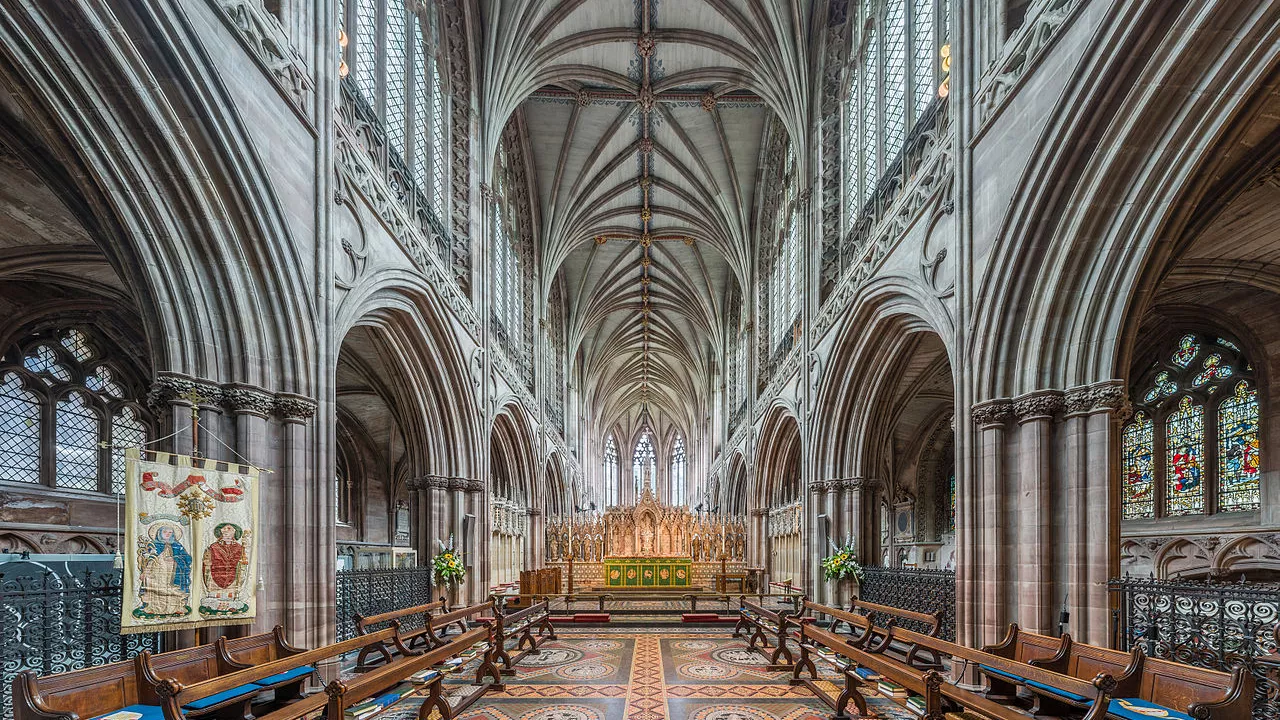 StaffordshireLICHFIELDLichfieldCathedral(diliffCC-BY-SA3.0)2