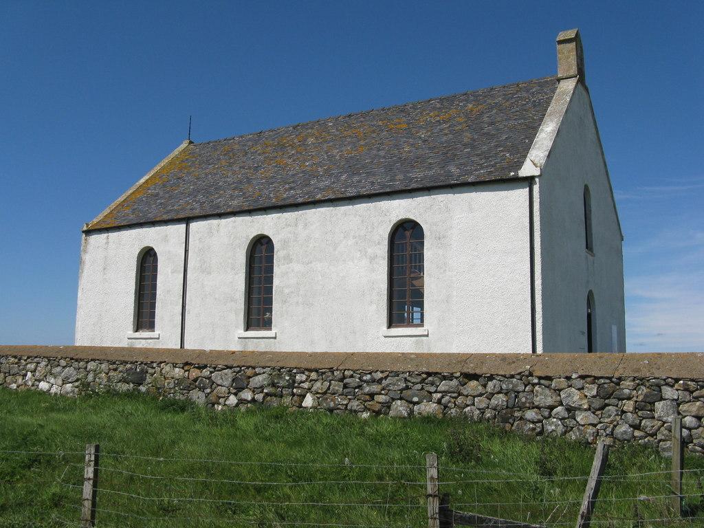 WesternIslesSOUTHUISTHowmoreChurch(mjrichardswonCC-BY-SA2.0)1