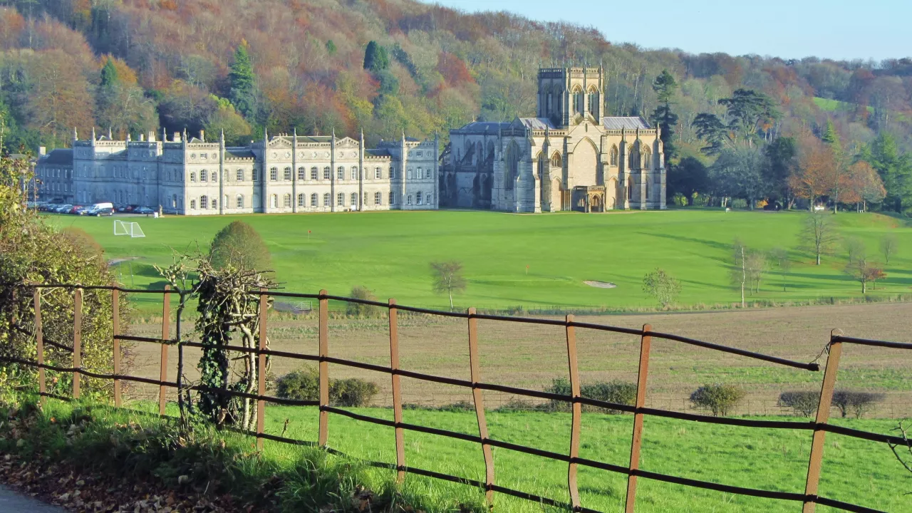 DorsetMILTONABBASMiltonAbbey(romanhoblerCC-BY-SA2.0)1