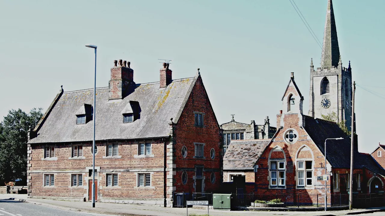 NottinghamshireBUNNYStMary(davidhallamjonesCC-BY-SA2.0)1