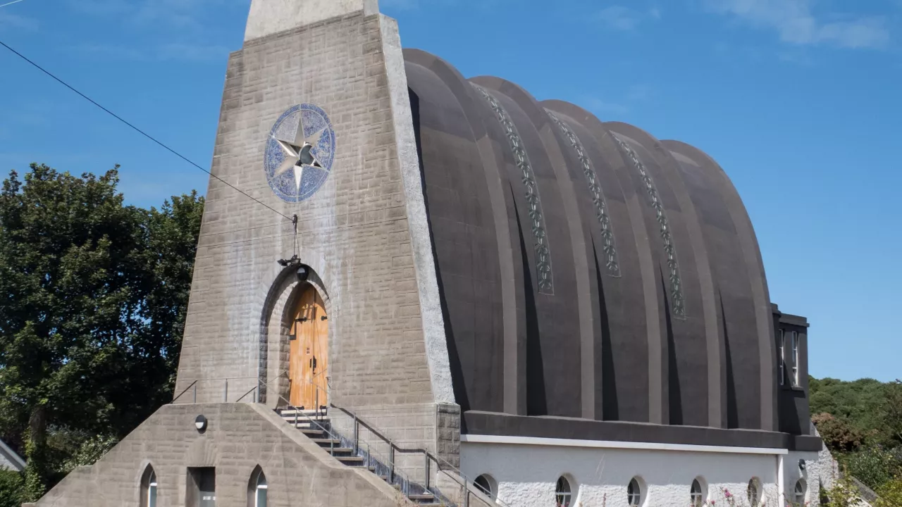 AngleseyAMLWCHOurLadyStarSea(tukbasslerCC-BY-SA4.0)1