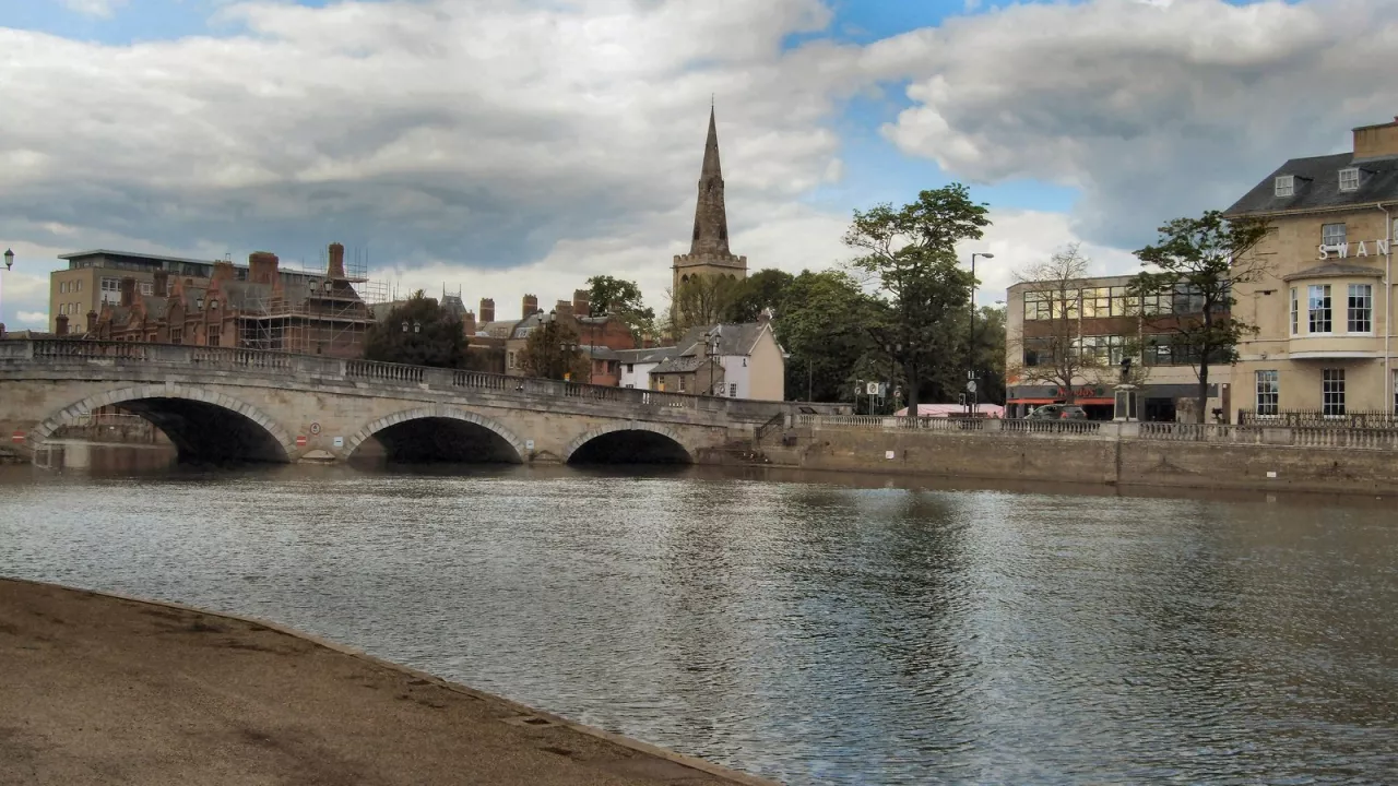 BedfordshireBEDFORDStPaul(paulgillettCC-BY-SA2.0)1