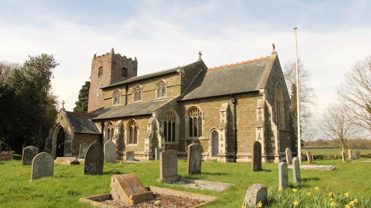 LincolnshireBRATOFTStPeterStPaul(richardcroftCC-BY-SA2.0)1